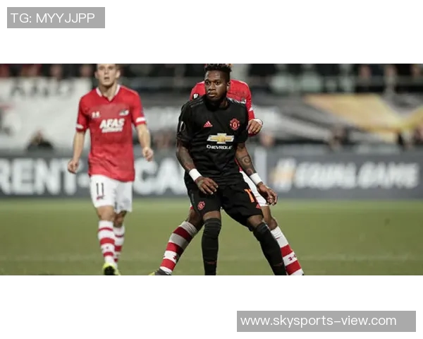 友谊赛激战:里昂绝杀曼联引发争议判罚全场沸腾 友谊赛激战:里昂绝杀曼联引发争议判罚全场沸腾