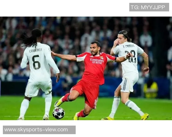 本菲卡大胜里昂五比一红牌事件引发全场热议与争议 本菲卡大胜里昂五比一红牌事件引发全场热议与争议