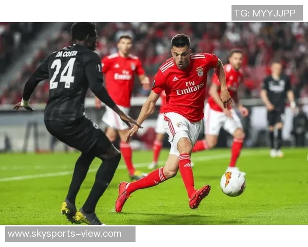 西甲激战阿森纳与本菲卡战成平局补时进球引发全场狂欢分析战术细节